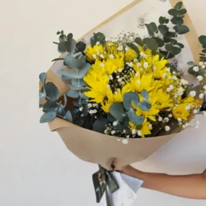 Arreglo Floral de Margaritas Amarillas con Gypsófila - Entrega en Cali