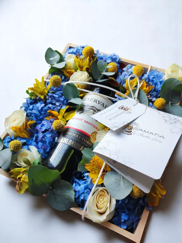 Arreglo Floral en Botella de Vino para Hombre en Cali