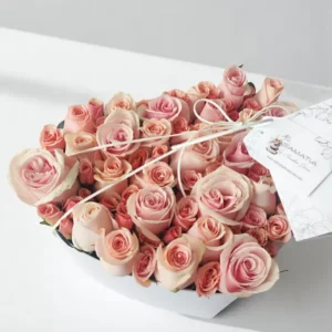 Caja de Corazón con Rosas y Mini Rosas Rosadas en Cali